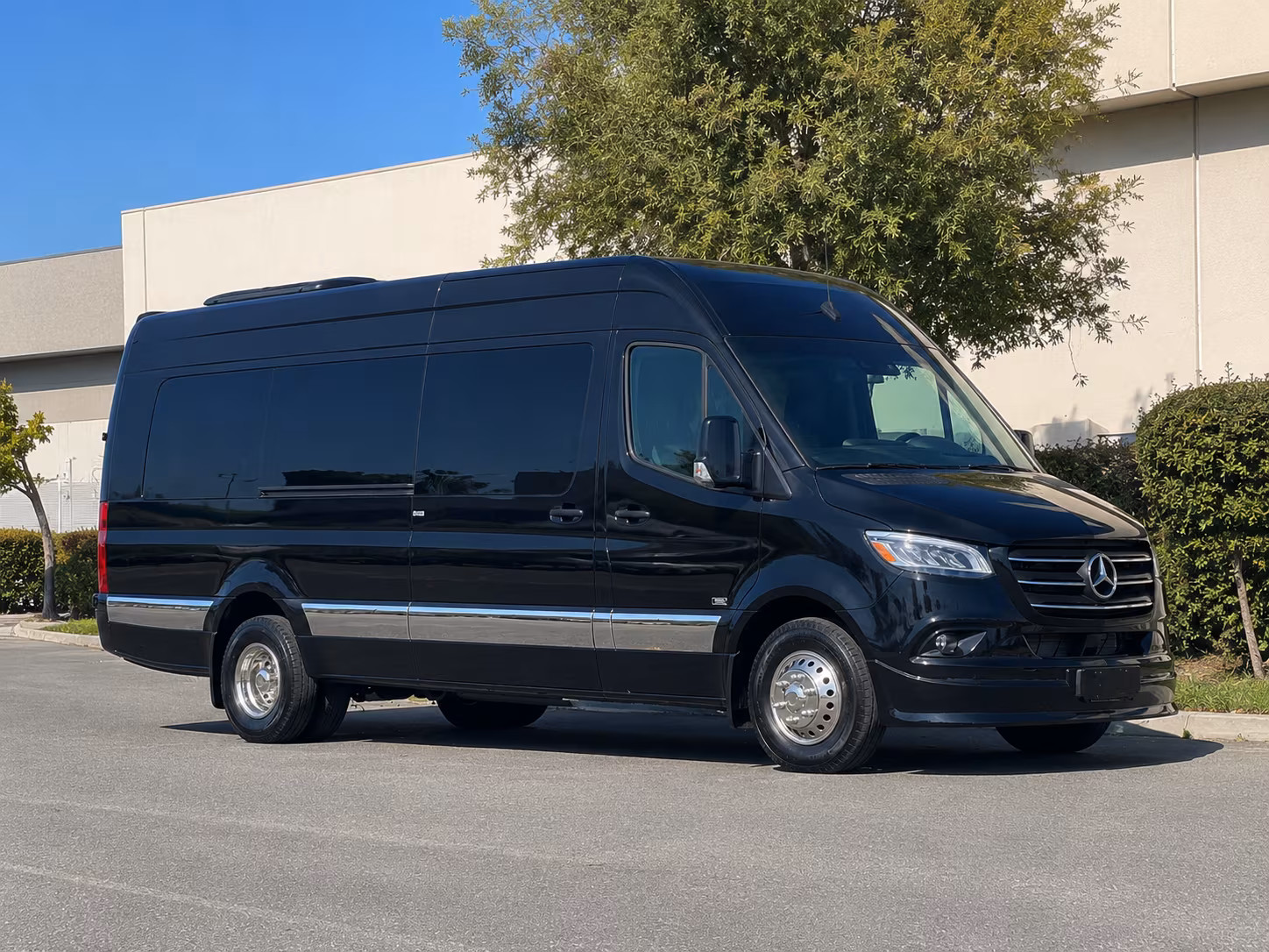 book group transportation for your next airport transfer 3
